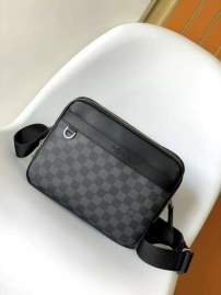 Picture of Louis Vuitton Mens Bags _SKUfw140902327fw